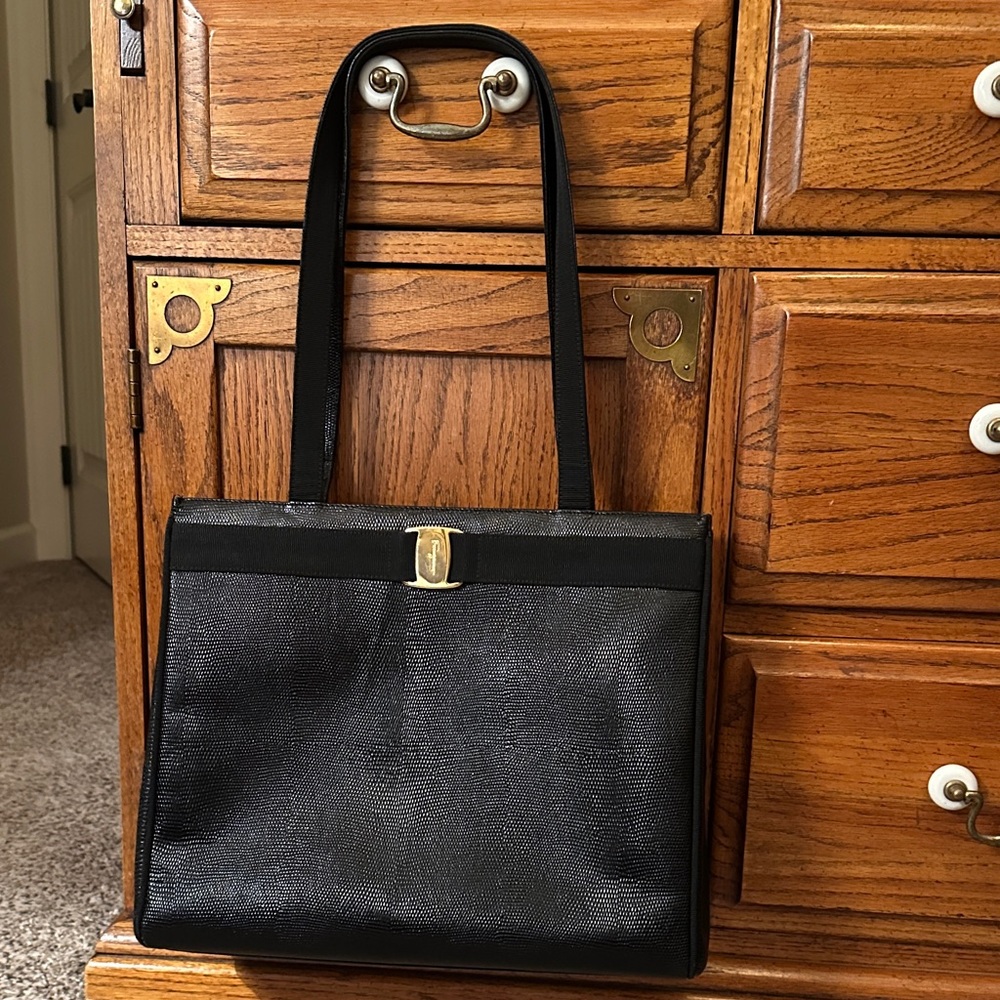 Salvatore Ferragamo black lizard embossed leather Vara bow tie shoulder bag